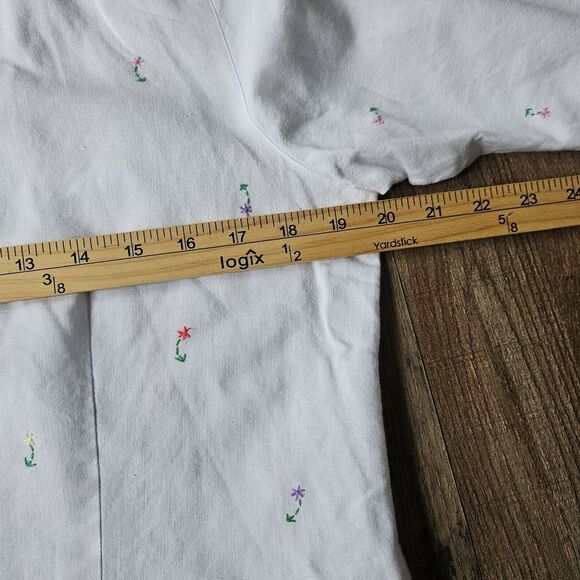 Vintage Talbots White Linen Blend Floral Embroidered Button Up Shirt. 3/4 Sleeve - Picture 8 of 10